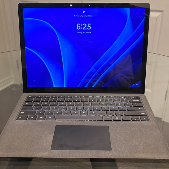 Microsoft Surface Laptop 2 - Picture 3 of 3
